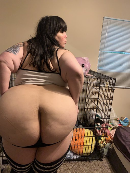 Type that wanna suck you dry &amp; then eat some lunch with you https://t.co/tfDtNkBYRe