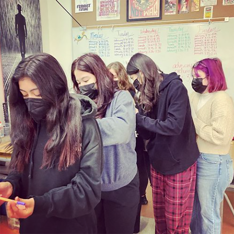educare_fdn's tweet photo. It was a “super me cape” kind of morning with ASB @educare_aceatsjha

How often do you take time to say statements of appreciation to one another?
#SEL #aceinitiative #Heartset https://t.co/0pU4LWPKkw