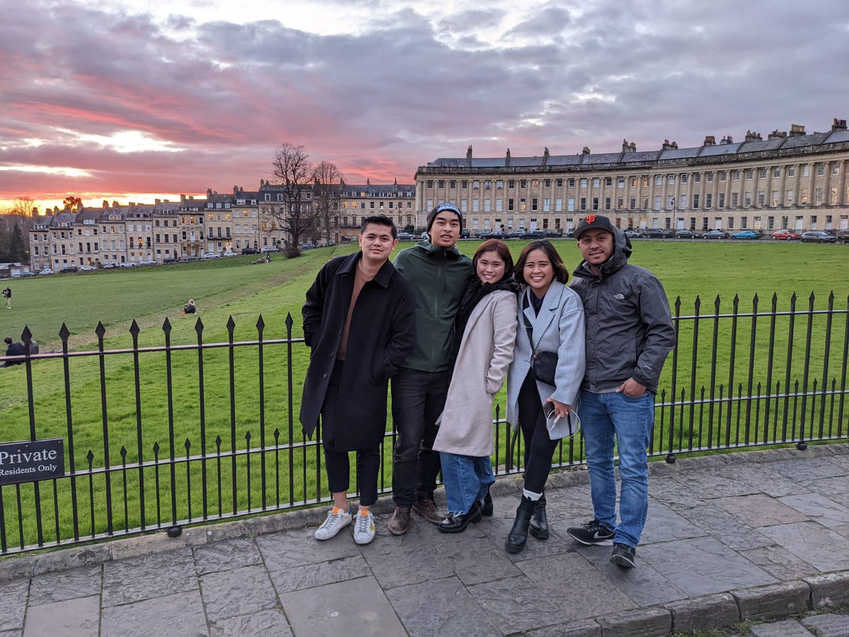 bcheritagetours's tweet photo. An amazing sunset in Bath for Valerie, Ryan and family on tour with @black_cabs guide Brian W #Bath #RoyalCrescent #sightseeing #tour #visitengland #londonguide #blackcab
#customtour #uniquetour #funtour https://t.co/rnyEMtwbaZ