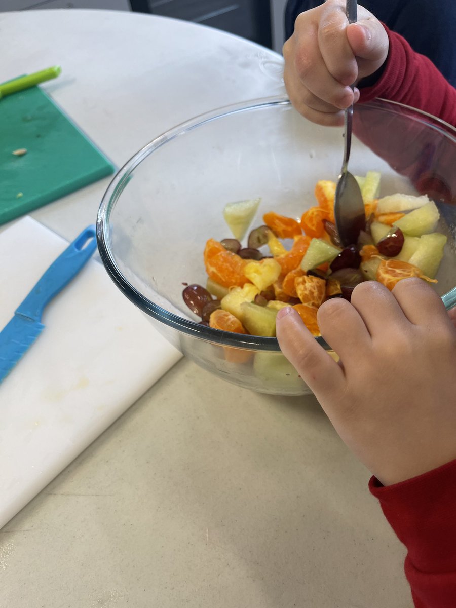 KitchenTeaching's tweet image. They chopped pineapple, melon,grapes,strawberries clementines and banana. Delicious.