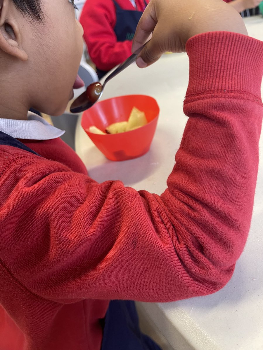 KitchenTeaching's tweet image. They chopped pineapple, melon,grapes,strawberries clementines and banana. Delicious.