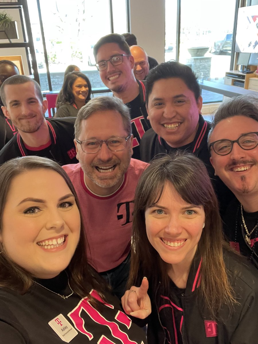 Ashl3yPatt3rson's tweet photo. How did so much greatness fit in one photo?!? #shopsatlegacy #experienceTmobile #bestplacetoexperienceTmobile https://t.co/t43cOwNQrR