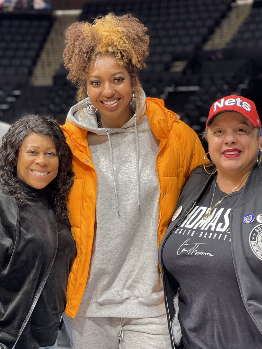 CALLXMRxELOng's tweet photo. We didn’t win but it was great to see @Deauzya in the house. @LongIslandNets @nyliberty #LINets https://t.co/E5NC1f3iMV