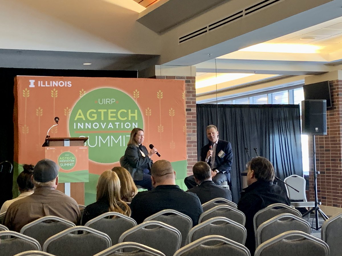 mcwong1999's tweet photo. Mark Theuerkauf, Strategy &amp; Transformation Director for @AGCOcorp Precision Ag &amp; Digital speaking about customer experience using technologies at the @UIResearchPark Ag Tech Innovation Summit. https://t.co/D7bO7su96F