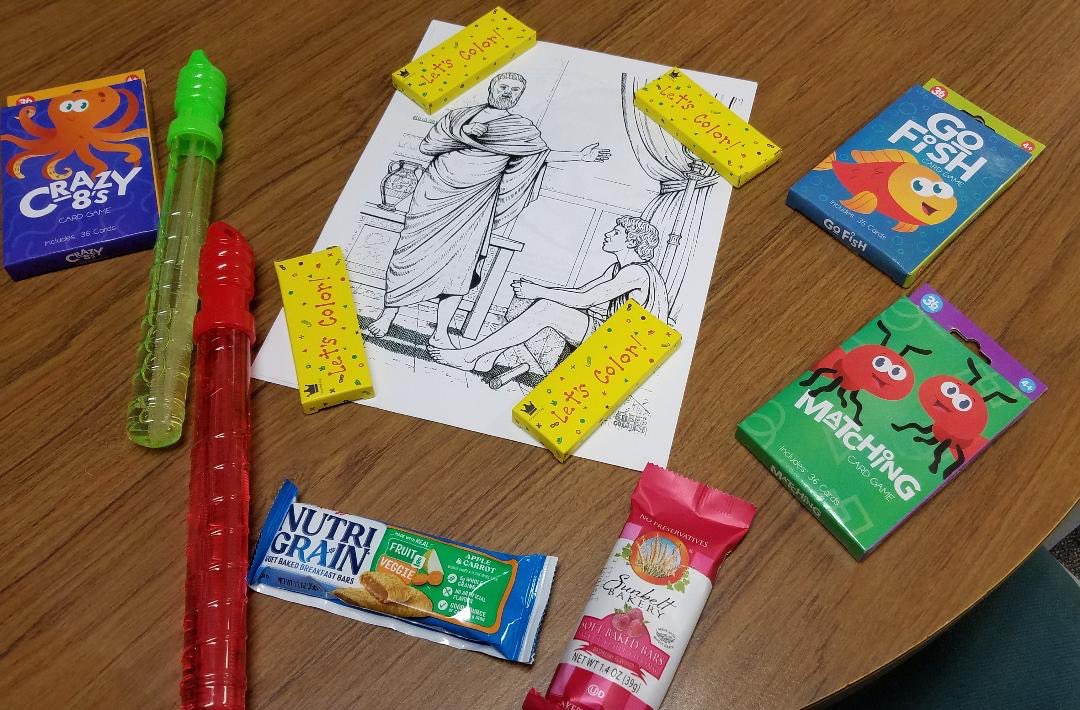 Some communication faculty members are providing stress relieving activities and nutritious snacks for students taking midterm exams!