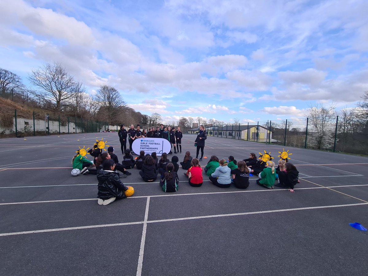 LeedsNE_SGO's tweet photo. ⚽️Girls leading girls⚽️🙌🏻 Fab session this afternoon @RSchPrimaryPE as part of the BIGGEST EVER FOOTBALL SESSION #LetsGirlsPlay #GirlsFootballinSchools Thanks to our female coach Dara @FootTechAcademy &amp; our awesome sports leaders @RSch_class2026 @RSch_class2025 @RSch_class2024 ⚽️ https://t.co/Zc5Cs5sfLw