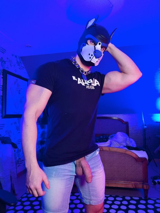 Sometimes i wear clothes 😅 https://t.co/NMvZUFTCsg<a href="/tag/folsomberlin"class="tags"><span>#folsomberlin</span></a>