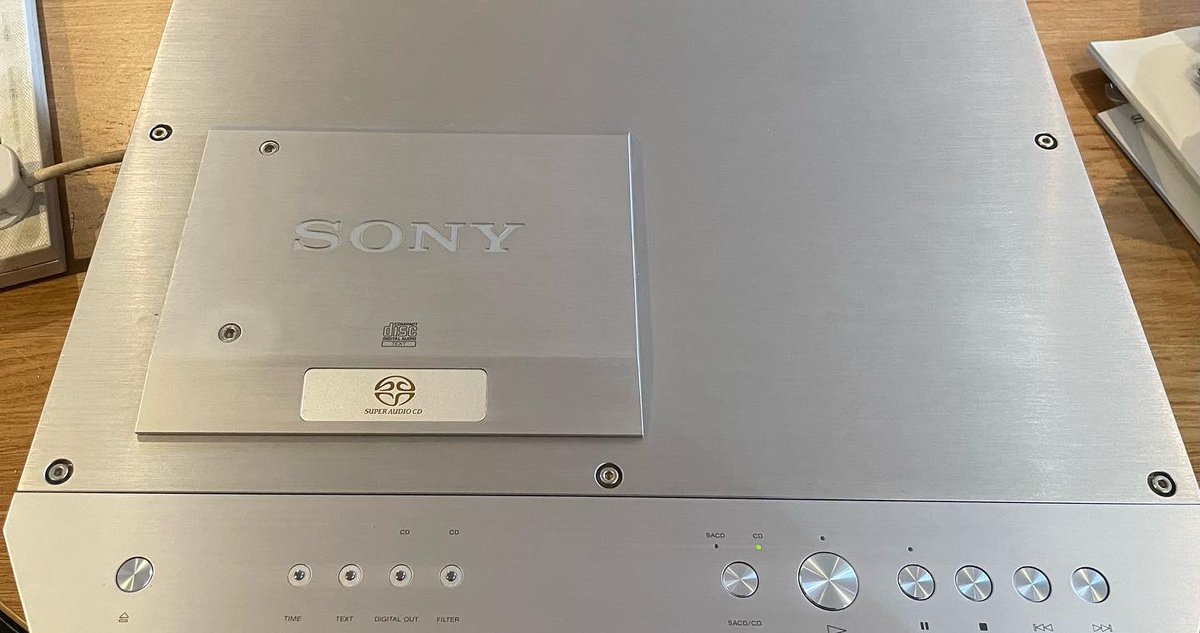 Midlandaudiox's tweet photo. Once in a lifetime opportunity to buy an immaculate @sony #scd1 boxed with all accessories and manuals and remote £2499 @midlandaudiox #belbroughton #worcestershire https://t.co/thYyZbwBm9