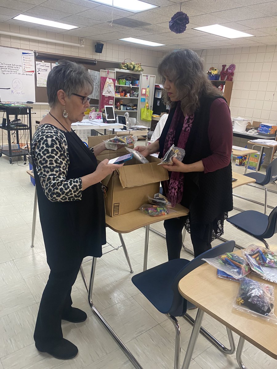 11TXLessonStudy's tweet image. Secondary math teachers engaged in #TXLS @Newman_Academy-creating success criteria, anchor charts, &amp;amp; word walls to increase students’ ability to express math thinking &amp;amp; communication.