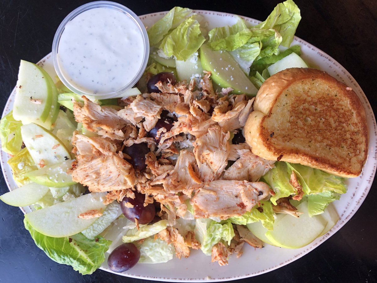 Try out our Apple pecan salad with chicken, with our sweet poppyseed dressing!😉