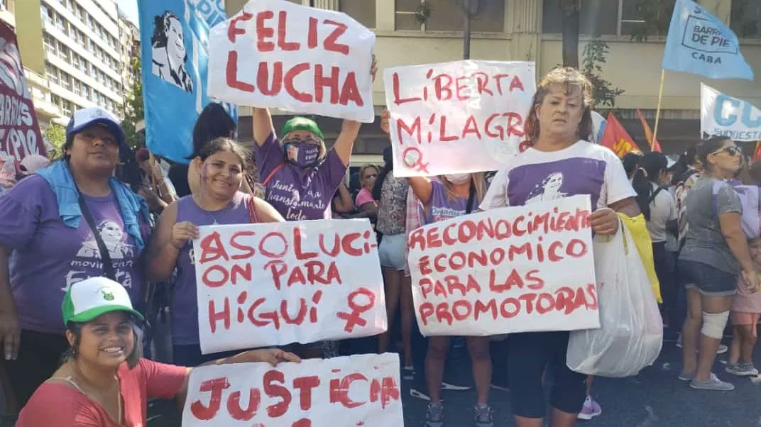 evitacomuna8's tweet photo. 💜 El reconocimiento económico e institucional de les promotores territoriales en violencia de género, cuyo trabajo es esencial en la prevención y acompañamiento en nuestros barrios.

🪙 La redistribución feminista de la riqueza, porque trabajadorxs somos todes. https://t.co/l44AwLZmX7