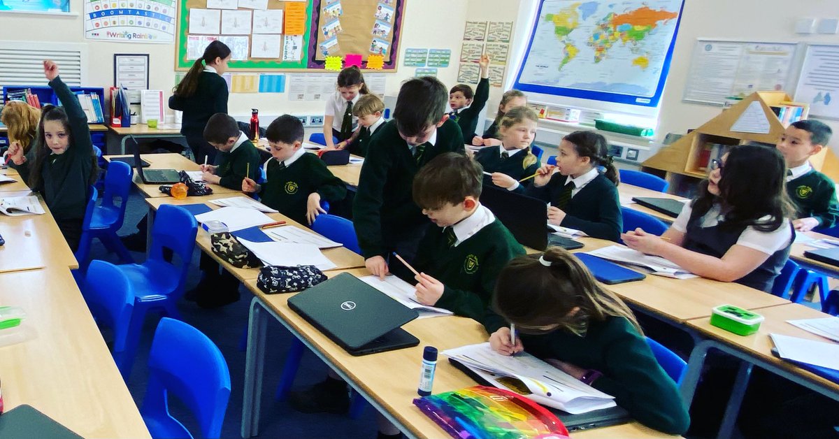 narelle_allen's tweet photo. Todays #hivehackers #coding session was all about #conditionals and we had a room full of classroom #experts who were more than willing to share their #knowledge with their peers! #collaboration at its finest!  @GovJersey  @codeorg  @just2easy_com  @Danny_j2e  @BBCJersey https://t.co/tdNSJAXS97