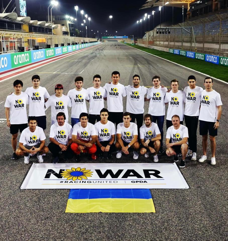 joostprins's tweet photo. @LewisHamilton @MercedesAMGF1 lewis must be the photographer of this lot otherwise he is a complete…. In missing out 💙💛 #LewisHamilton #f1 #MercedesAMGF1 #Ukraine #peace https://t.co/AVUqgNjgG1