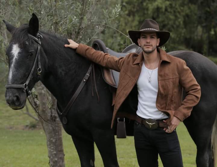 juandavid_pdg2's tweet photo. Happy Birthday to me 😁🎉 #pasiondegavilanes #pasiondegavilanes2 https://t.co/7WK42el0wY