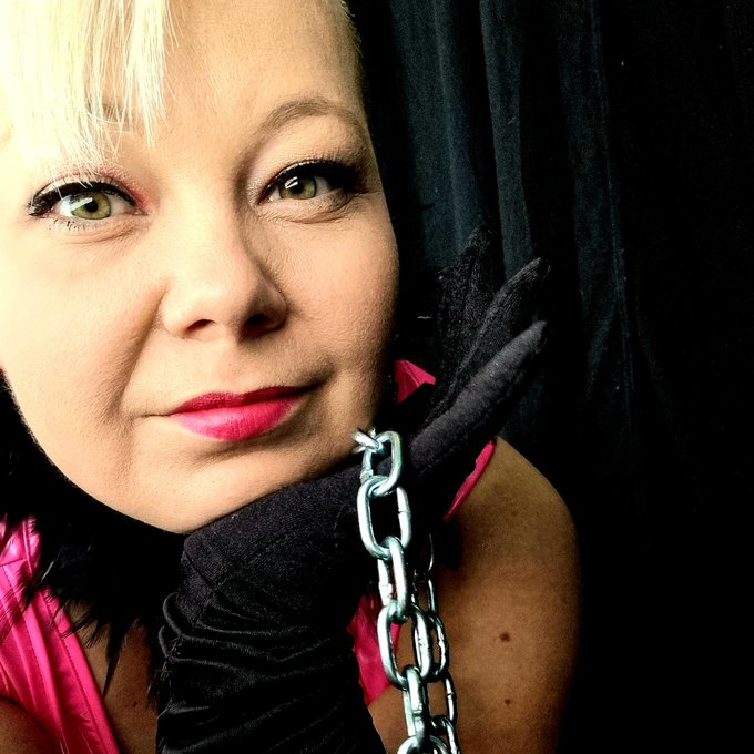 Ich schaue so nett... Dennoch solltest du meine DOMINANZ niemals untersch&auml;tzen!  #domina #dominanz #bdsm<a href="/tag/bdsm"class="tags"><span>#bdsm</span></a><a href="/tag/fetish"class="tags"><span>#fetish</span></a><a href="/tag/domina"class="tags"><span>#domina</span></a><a href="/tag/ilovemyjob"class="tags"><span>#ilovemyjob</span></a><a href="/tag/mistress"class="tags"><span>#mistress</span></a><a href="/tag/femalesupremacy"class="tags"><span>#femalesupremacy</span></a>