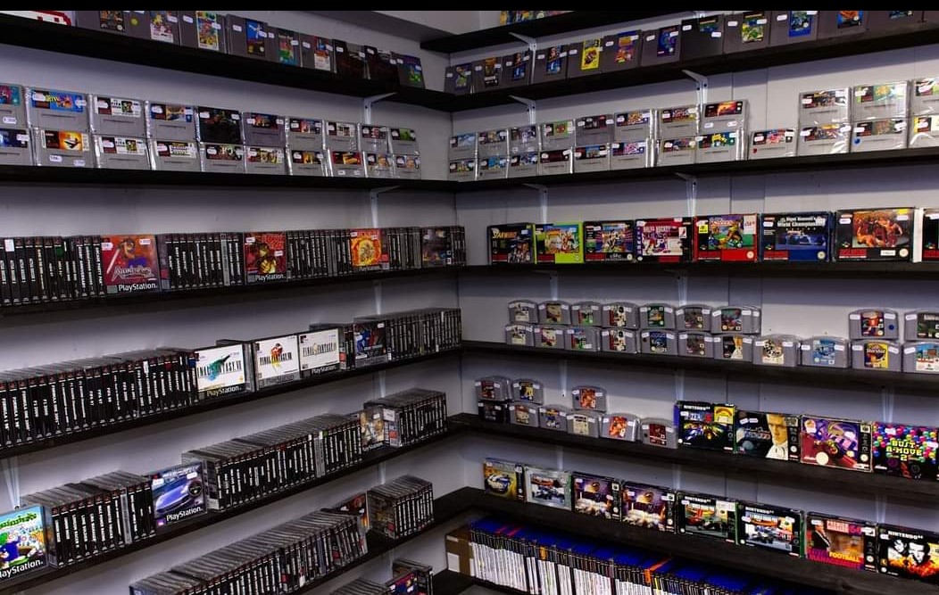 cosmicrebelscon's tweet photo. The Retro Gaming Store Plus will be attending the con. Anthony and Laura Dobbs will have loads of retro gaming goodness on display including consoles to play at. Make sure to check out their table.
https://t.co/aRvKmEVbCr https://t.co/kBGQK6JDXG