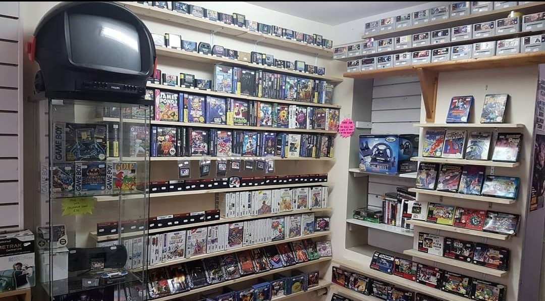cosmicrebelscon's tweet photo. The Retro Gaming Store Plus will be attending the con. Anthony and Laura Dobbs will have loads of retro gaming goodness on display including consoles to play at. Make sure to check out their table.
https://t.co/aRvKmEVbCr https://t.co/kBGQK6JDXG