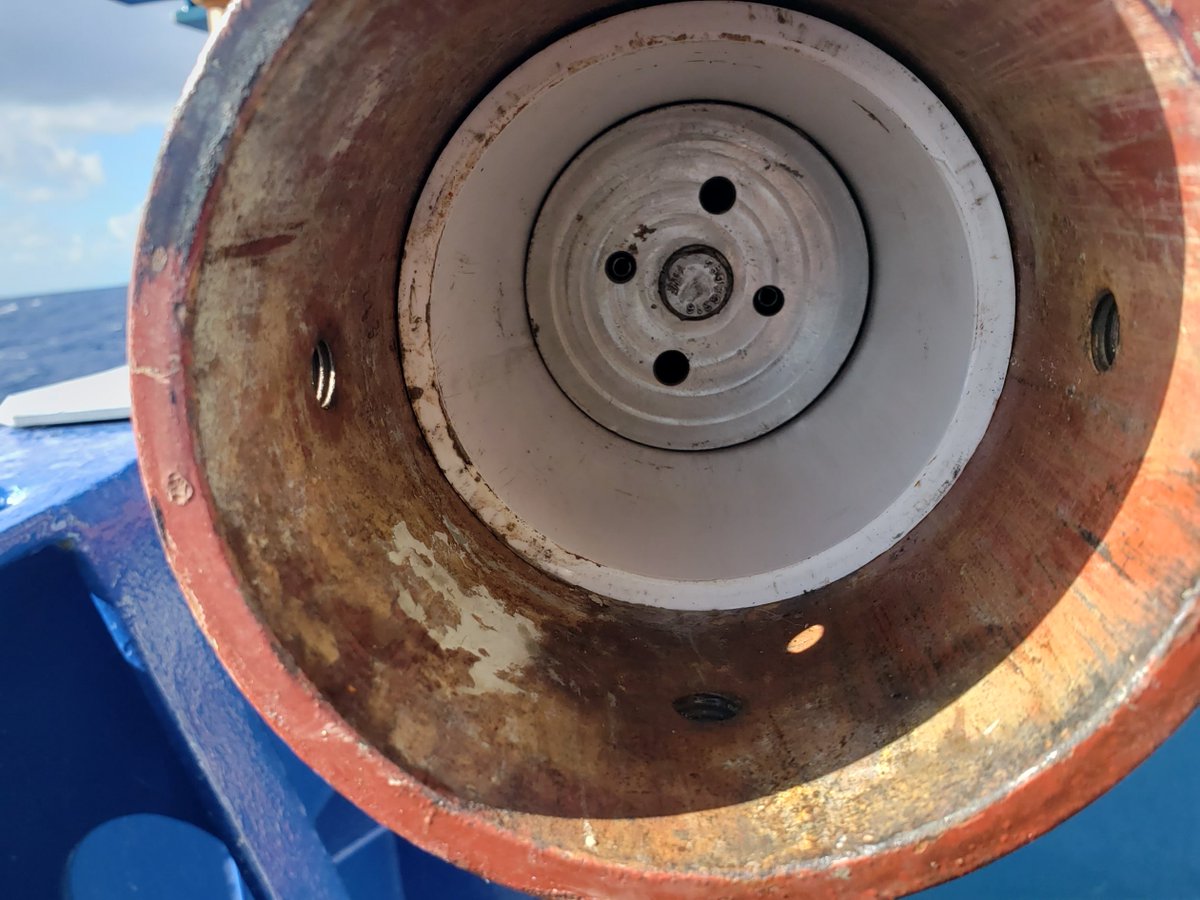 rv_neil's tweet photo. Piston prep.
#pistoncoring #PuertoRicoTrench #DeepSeaMud #oceanography #NSFFunded #OSUCoring https://t.co/TmSpvUri6F