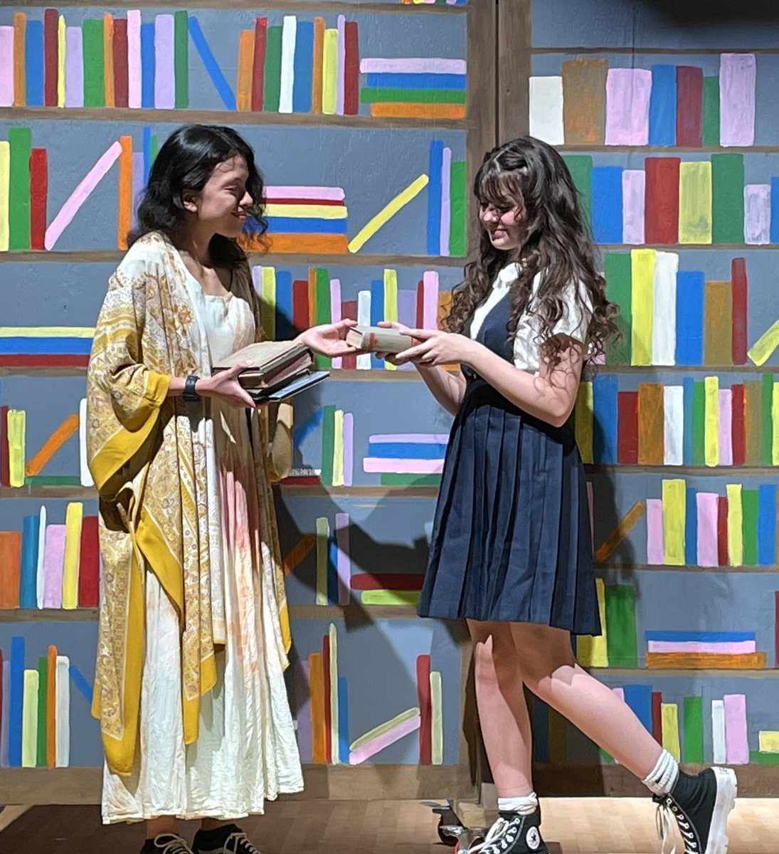 LoriJintheArts's tweet image. Matilda has a great love of reading! Here she is in the library with Mrs. Phelps! See their relationship at work March 18-20 at MPHS! #courage2create @MPHSGoTigers @MauryCoSchools @RyanBJackson1 @MikeMit42546882