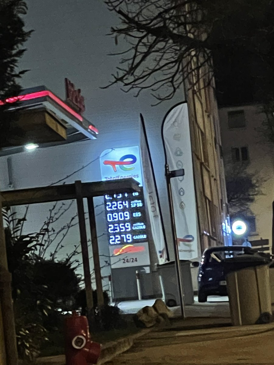 Simon_Perr's tweet photo. Ça va ou c’est complexe encore ? #carburants https://t.co/IY9fCpXlkN