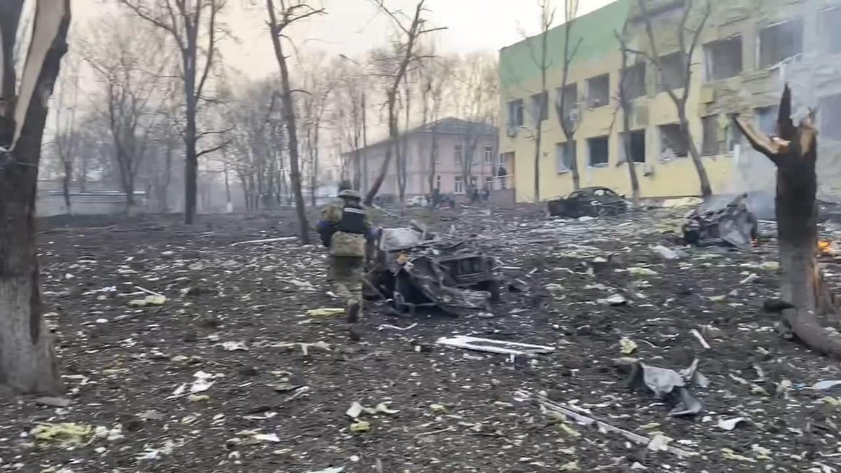 Biloshytsky's tweet photo. UPDATE: Russian airstrike that hit the children hospital and maternity house led to 17 injured and colossal destruction of the facility. This heinous act was made during a mutually agreed ceasefire. https://t.co/xMeCaK1VEL