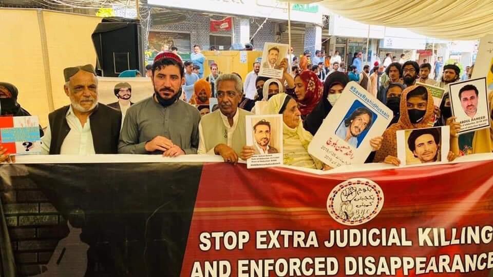 Kaliwal5050Wal's tweet photo. په پښتــــو کښې مې د کار سړی پیدا کړه
چې د قام مې وي غمخوار سړی پیدا کړه
چې مې ټولــو کاروانونـــو له یو ســـر وي
د فـــولاد غــونــدې ســالار سړی پیدا کړه

#لر_او_بر https://t.co/ABWqtN1ibN