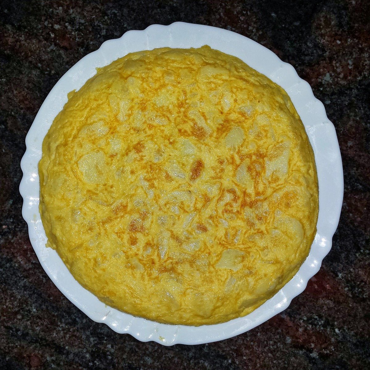 labarja_eco's tweet photo. Cada 9 de marzo se celebra el Día Mundial de la Tortilla de Patata, quizás, el plato estrella de la gastronomía española. Con cebolla, sin cebolla… Pero con huevos de @labarja_eco, que puedes comprar en: https://t.co/OSLN8djdGo https://t.co/ciXgkrpGuF
