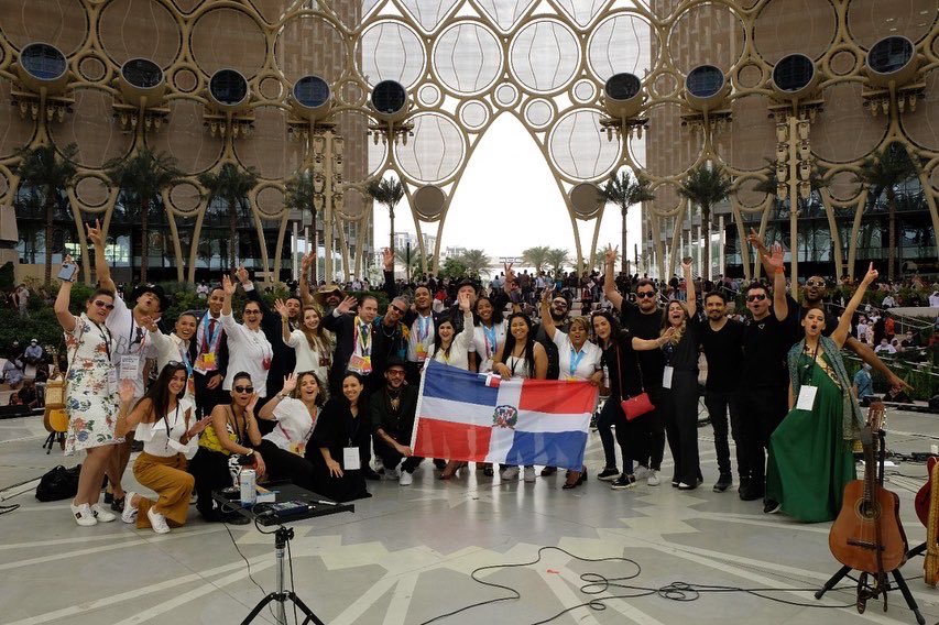 ExpodubaiRD's tweet photo. Miren quienes se presentaron en #Expo2020 #Dubái, para poner en alto la dominicanidad a través de su talento: #VicenteGarcía y #RiccieOriach. Ambos deleitaron a todos los participantes en la feria multisectorial más grande del mundo. https://t.co/HmGuqSYmSV