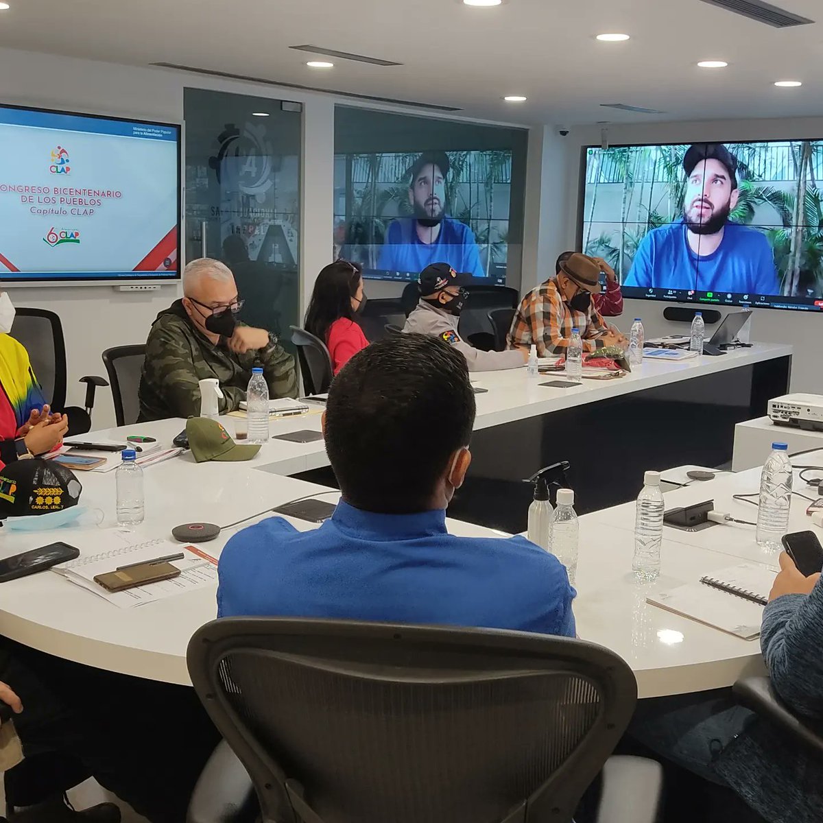 LealTelleria's tweet photo. Instalamos el 2° Congreso Bicentenario de los Pueblos Capitulo Clap. Junto al ministro @jaarreaza y el diputado @nicmaduroguerra, iniciamos el debate nacional con las estructuras estadales, municipales, parroquiales y comunales de los Clap. #2doCongresoClap https://t.co/UjUO18j7f5