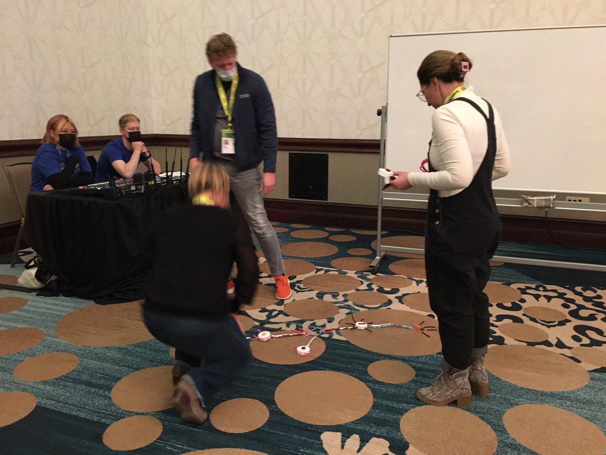 PinyaBananas's tweet image. Playing with the brain #sxswedu #edscience #practicalresearch