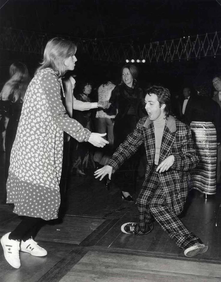 beatlesnewest's tweet photo. Never seen this picture of Paul and Linda before 😍💜 https://t.co/hc1I6DKdMV