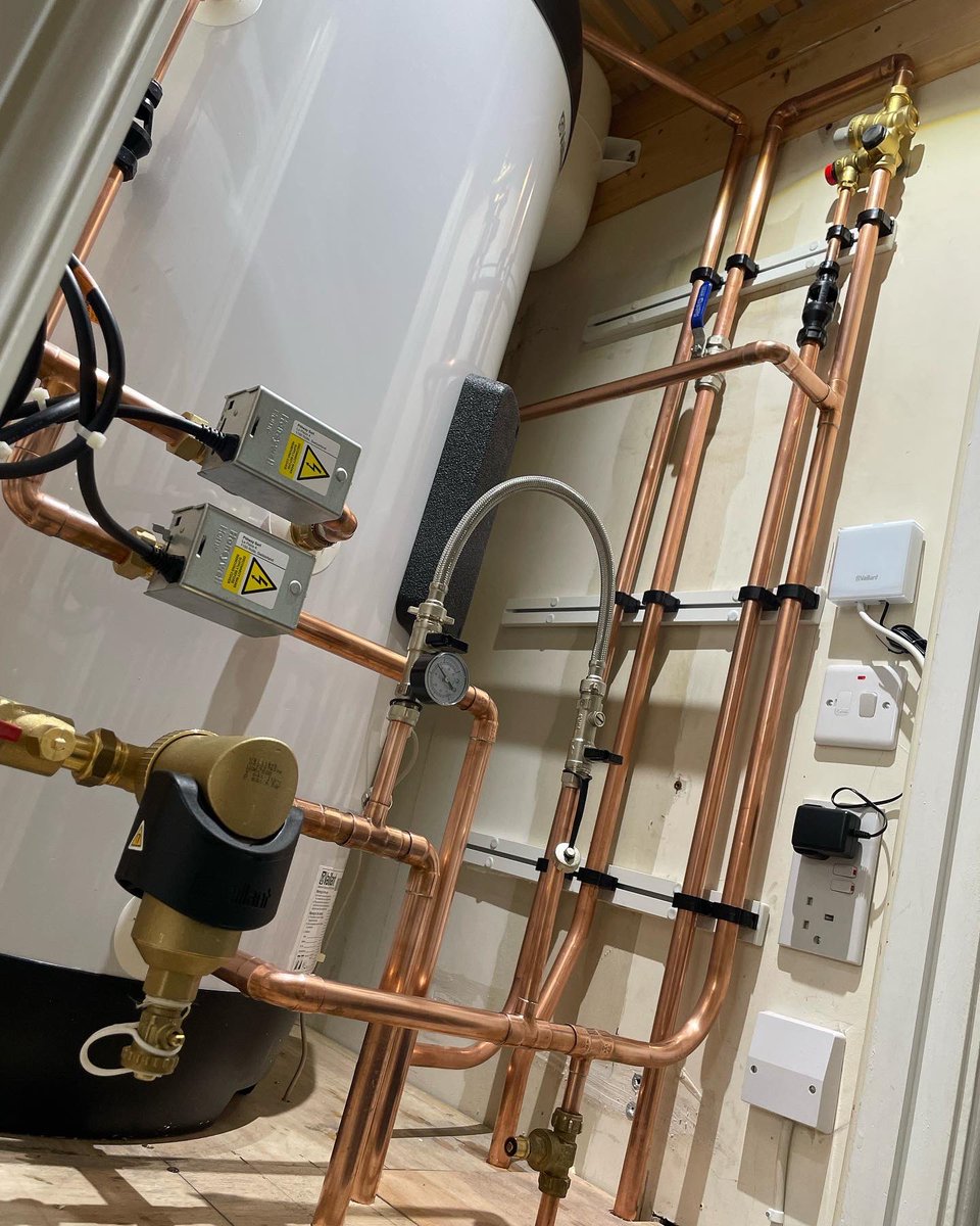 Rdmills88's tweet photo. Vaillant EcoFit Pure 630 and 200L unistor wrapped up ✅ 

#Advance #PipeworkPioneers #Spride https://t.co/BVUvwixtuo