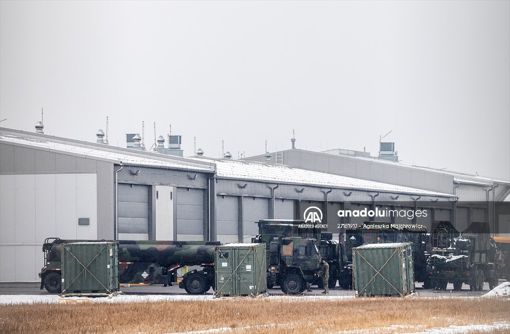 anadoluimages's tweet photo. US army installs Patriot missile defense batteries at the Rzeszow airport located near the Poland-Ukraine border in Rzeszow, Poland https://t.co/A9UP84HxZj

📸: Agnieszka Majchrowicz https://t.co/AMye8ti69g