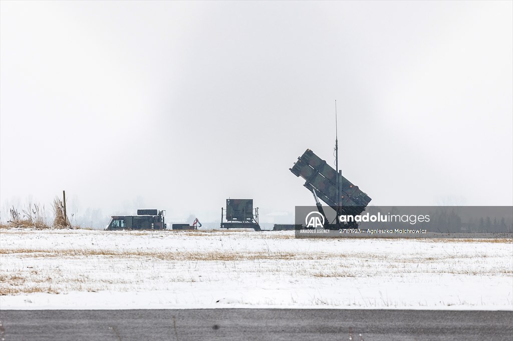 anadoluimages's tweet photo. US army installs Patriot missile defense batteries at the Rzeszow airport located near the Poland-Ukraine border in Rzeszow, Poland https://t.co/A9UP84HxZj

📸: Agnieszka Majchrowicz https://t.co/AMye8ti69g