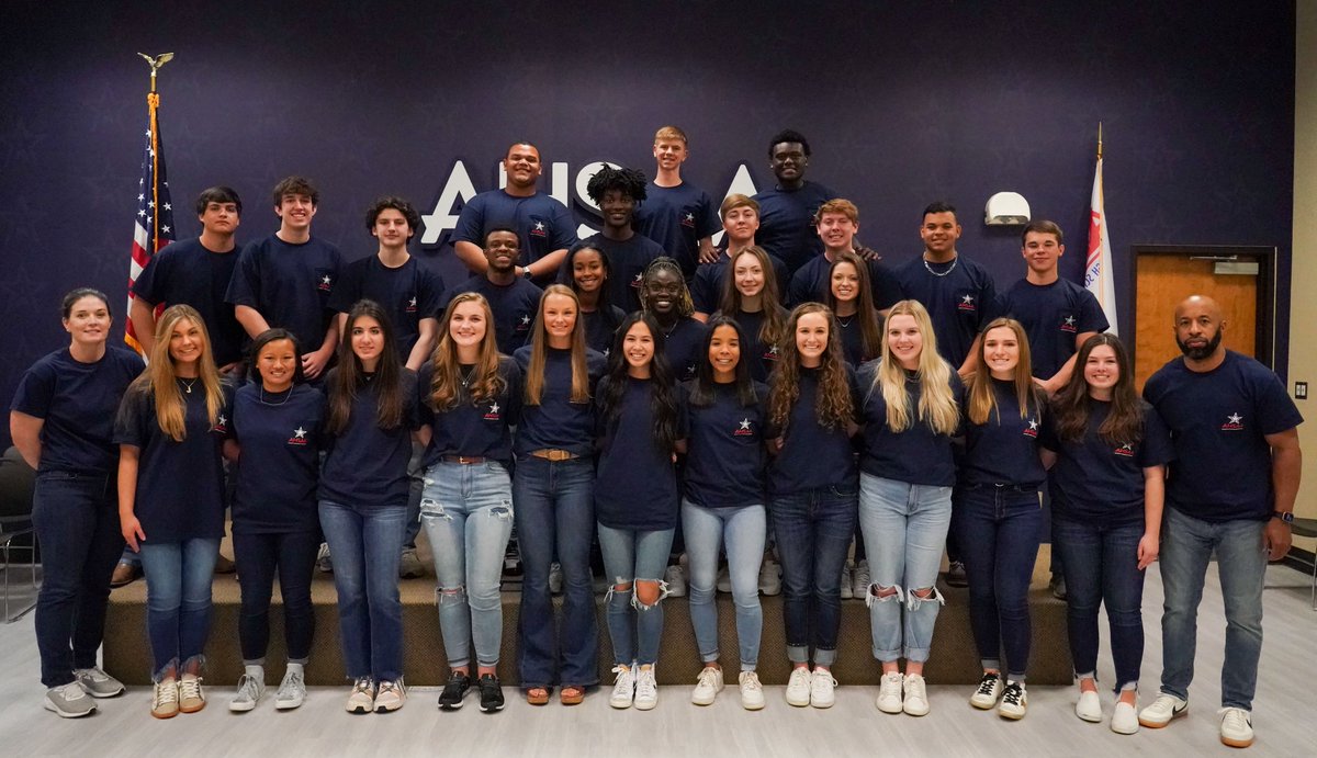 AHSAAnow's tweet photo. A group picture of our 2022 Student Leadership Team with Assistant Director's Devin Booth and Brandon Dean https://t.co/36qEcf7TpR