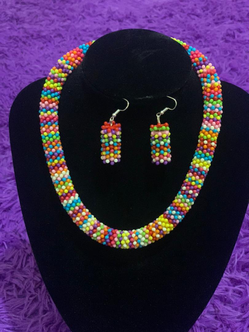 fnayebare1's tweet photo. Something for the ladies.
@70 and 80k for bags,@10 and 15k for necklaces. Support a lady's side hustle. Reach us on +256705947247. Thank you. https://t.co/dJskfLc71i