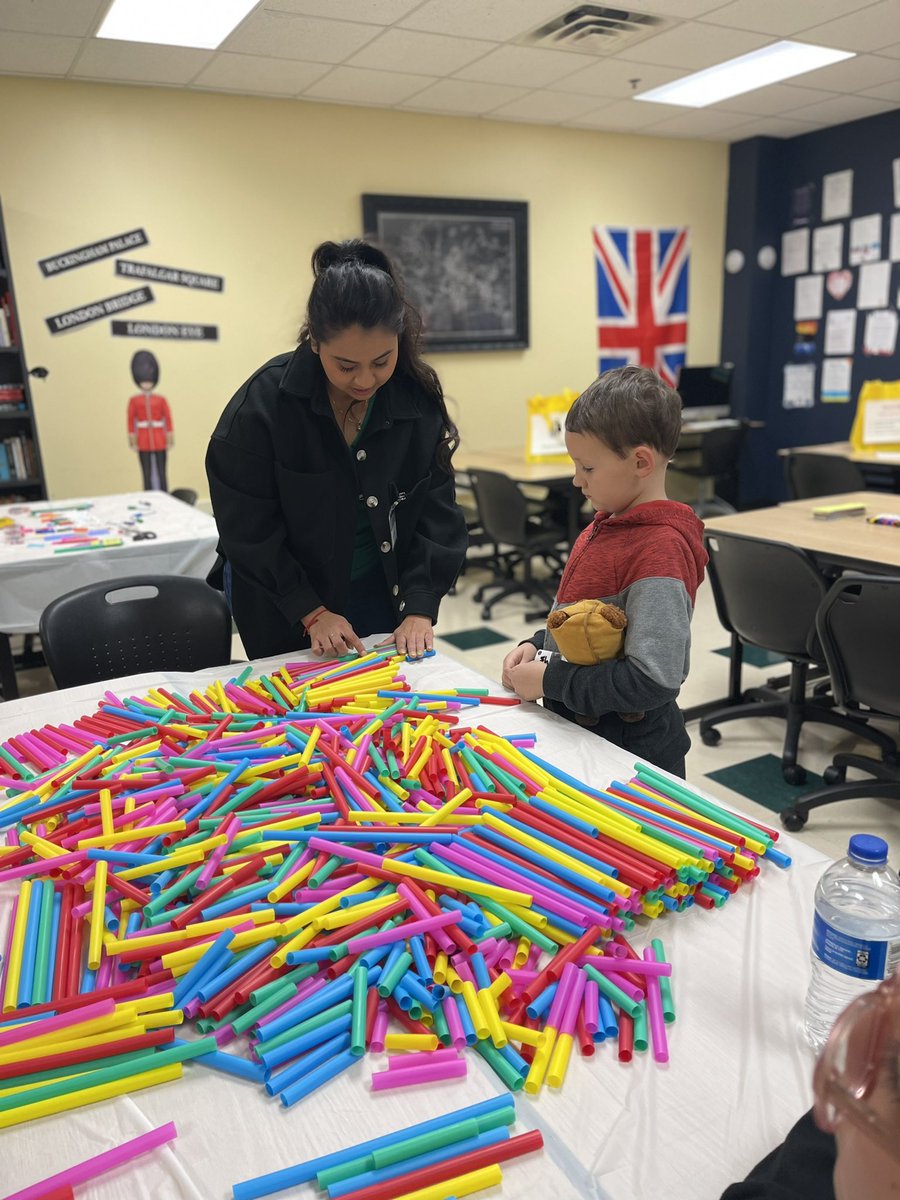 WaxDualLanguage's tweet photo. ¡Qué diversión! 🖼 Art Night was success!!

Loved seeing our DL families learning and creating! https://t.co/WlV8uUlWKu