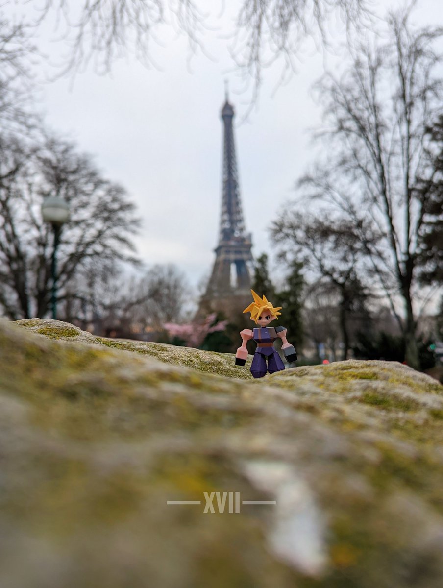 XVIInumberXVII's tweet photo. Derrière Cloud, il y a un truc en fer... 

#toureiffel #paris #cloud #finalfantasy #ff7remake #finalfantasycharacters #toyphotography #photooftheday

https://t.co/z8Un41EzQu https://t.co/dcpkvyPZQc