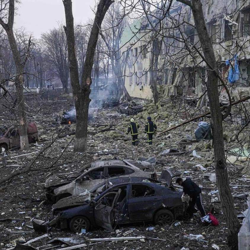 SilvioAltamura's tweet photo. Intanto a Mariupol, #Putin fa bombardare un Ospedale pediatrico.
Vorrei ancora capire cosa ci trovano di giusto nell'orrore della guerra.

#Ucraina #nowar https://t.co/I9C1whpcd5