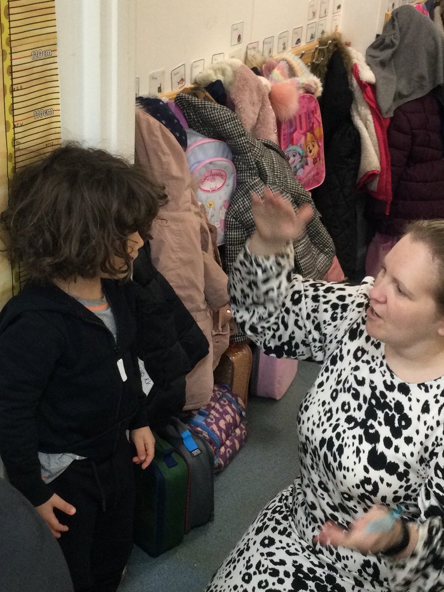 MrsHighcock's tweet photo. Today we introduced the concept of โmeasureโ by talking about heavy and light; tall and short; full and empty; big and small. We used some of our new language to measure and compare our height #measure #howtallami #parishearlyyears https://t.co/RxBFrG5wkX