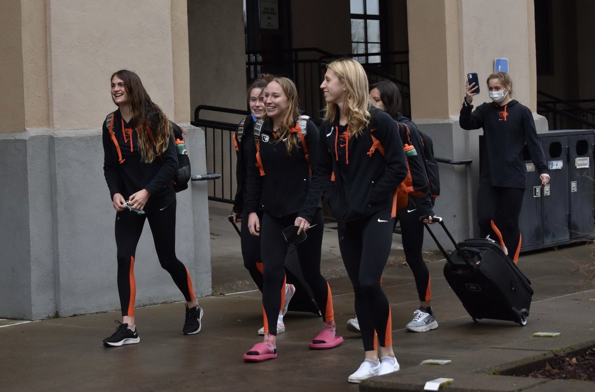 BeaverTFXC's tweet photo. 𝘽𝙪𝙨𝙞𝙣𝙚𝙨𝙨 𝙏𝙧𝙞𝙥 🧳🎟✈️

#GoBeavs https://t.co/CHNsJAXHet