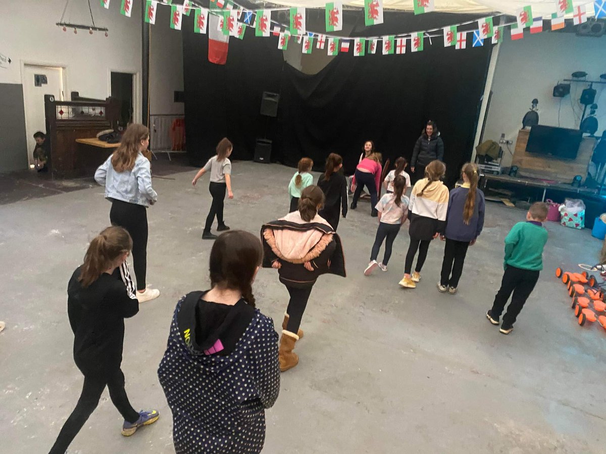 Cimerahon's tweet image. Diolch I bawb am ddod i'n weithdai @MarketHallDre - mwy ymlaen yfory a bob dydd Mawrth, Mercher a Iau tan diwedd y mis 4.30 tan 7 yh/pm #GaeafLlawnLles - Thanks to everyone coming to our workshops at Market Hall Caernarfon- more tomorrow and every Tues Wed Thurs till end of March