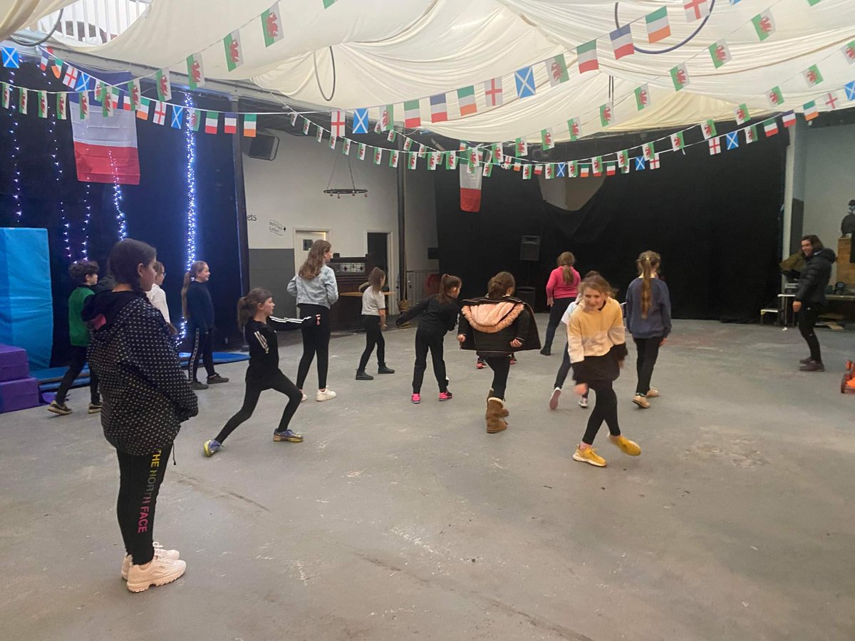 Cimerahon's tweet image. Diolch I bawb am ddod i'n weithdai @MarketHallDre - mwy ymlaen yfory a bob dydd Mawrth, Mercher a Iau tan diwedd y mis 4.30 tan 7 yh/pm #GaeafLlawnLles - Thanks to everyone coming to our workshops at Market Hall Caernarfon- more tomorrow and every Tues Wed Thurs till end of March