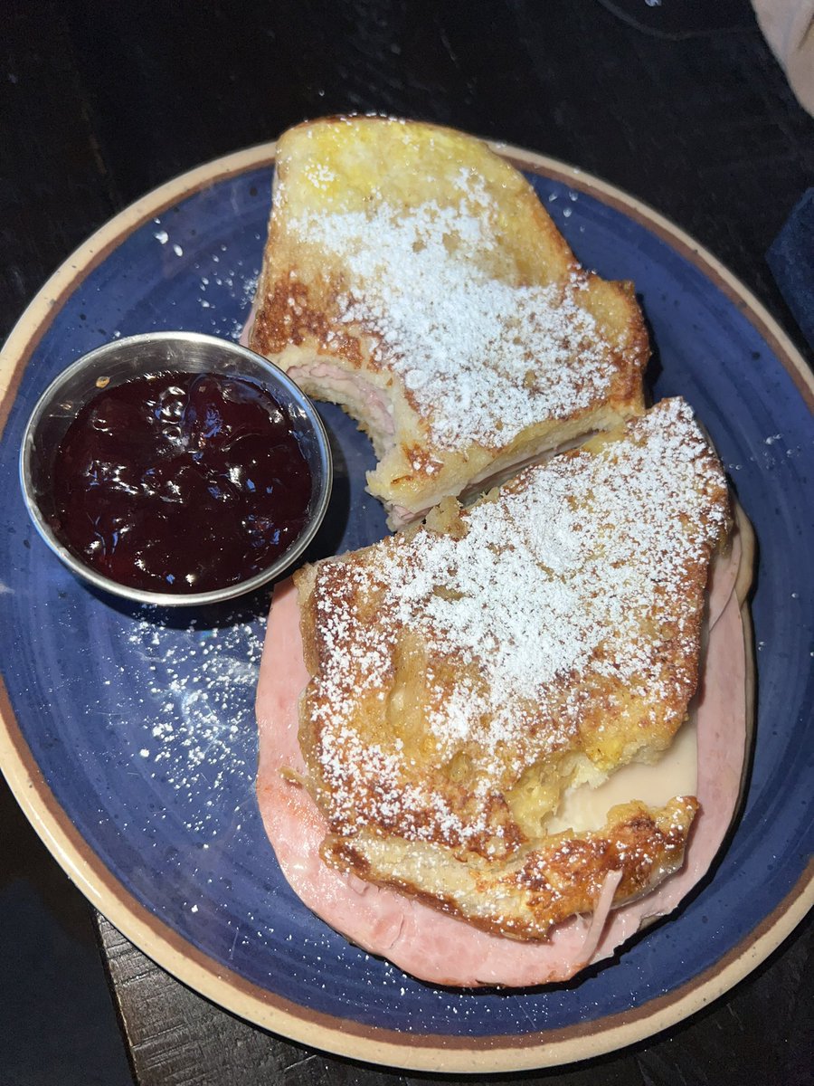 Khakis24's tweet photo. I told Hannah I wanted a Monte Cristo for breakfast as a JOKE and she walks out 10 minutes later with this bad boy. Might be time to go ring shopping. https://t.co/LSggvbE5hK