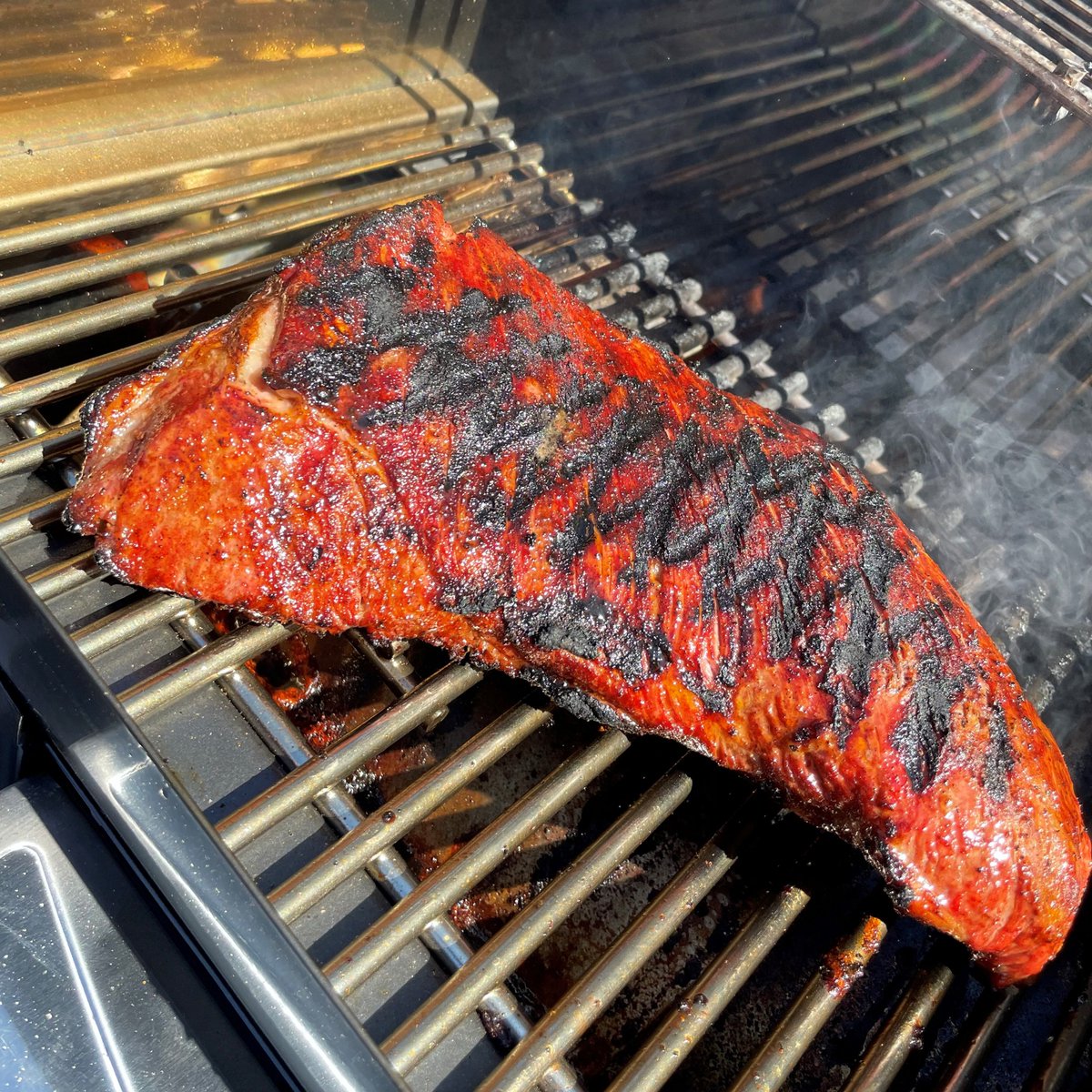 LouisianaGrills's tweet photo. Check out this seared Tri Tip by @DrBBQ done on the Louisiana Grills Founders Legacy 1200 at the @AceHardware tradeshow Vegas! 🔥
.
.
#LouisianaGrills #LG #WoodPelletGrill #PelletGrilling #DrBBQ #BBQ #BBQTime #PitMaster https://t.co/D8elSGDAqF
