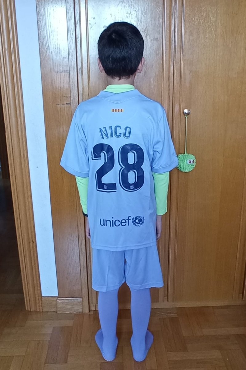 amg866's tweet photo. Ya tiene la camiseta de su equipo favorito @FCBarcelona_es con el dorsal de uno de sus jugadores preferidos!! La cara que se le ha puesto cuando le ha llegado es indescriptible. 🔵🔴2️⃣8️⃣NICO🔴🔵 https://t.co/EuuNEhTyLp