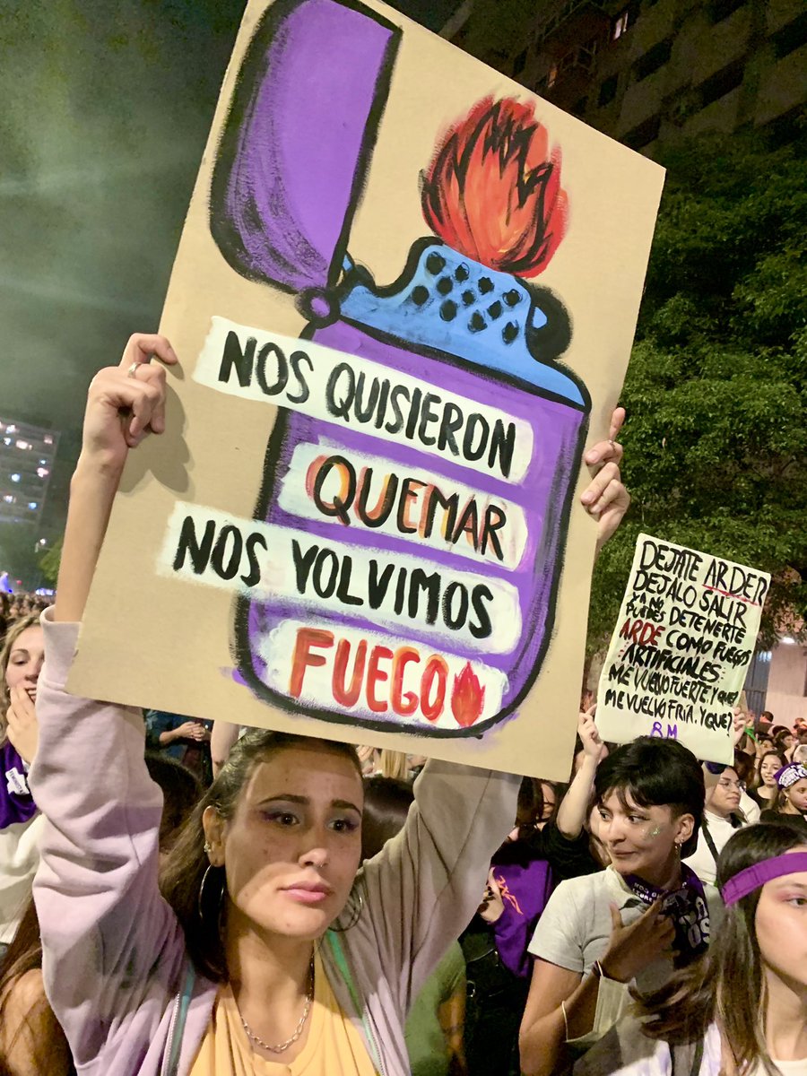 candelaweibel's tweet photo. Hilo de nosotras marchando en cba 💜💜💜 #8M https://t.co/ldvQqTEBg4