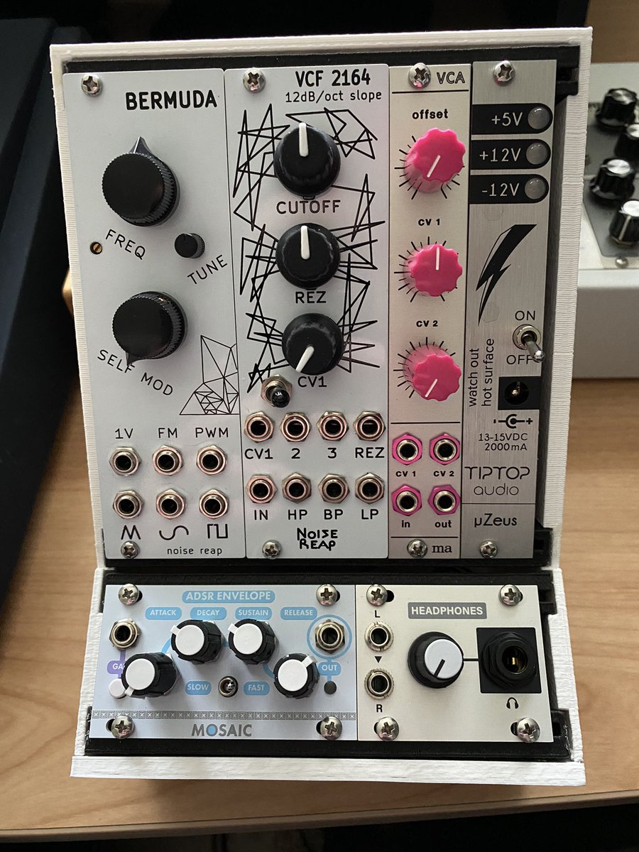telemetricdata's tweet photo. My simple, tiny, mono modular is finally complete. #modular #eurorack #noisereap #intellijel https://t.co/FWWV2ormAS