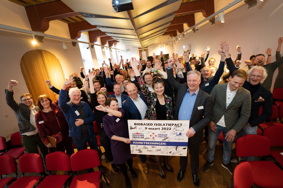 Friese bouwers, architecten, gemeenten en anderen zetten schouders onder circulair biobased bouwen. Met oa isolatie van hennep, vlas, lisdodde, houtbouw etc CO2 opslaan, minder fossiele brandstoffen nodig direct en indirect (materialen). Goed bezig!