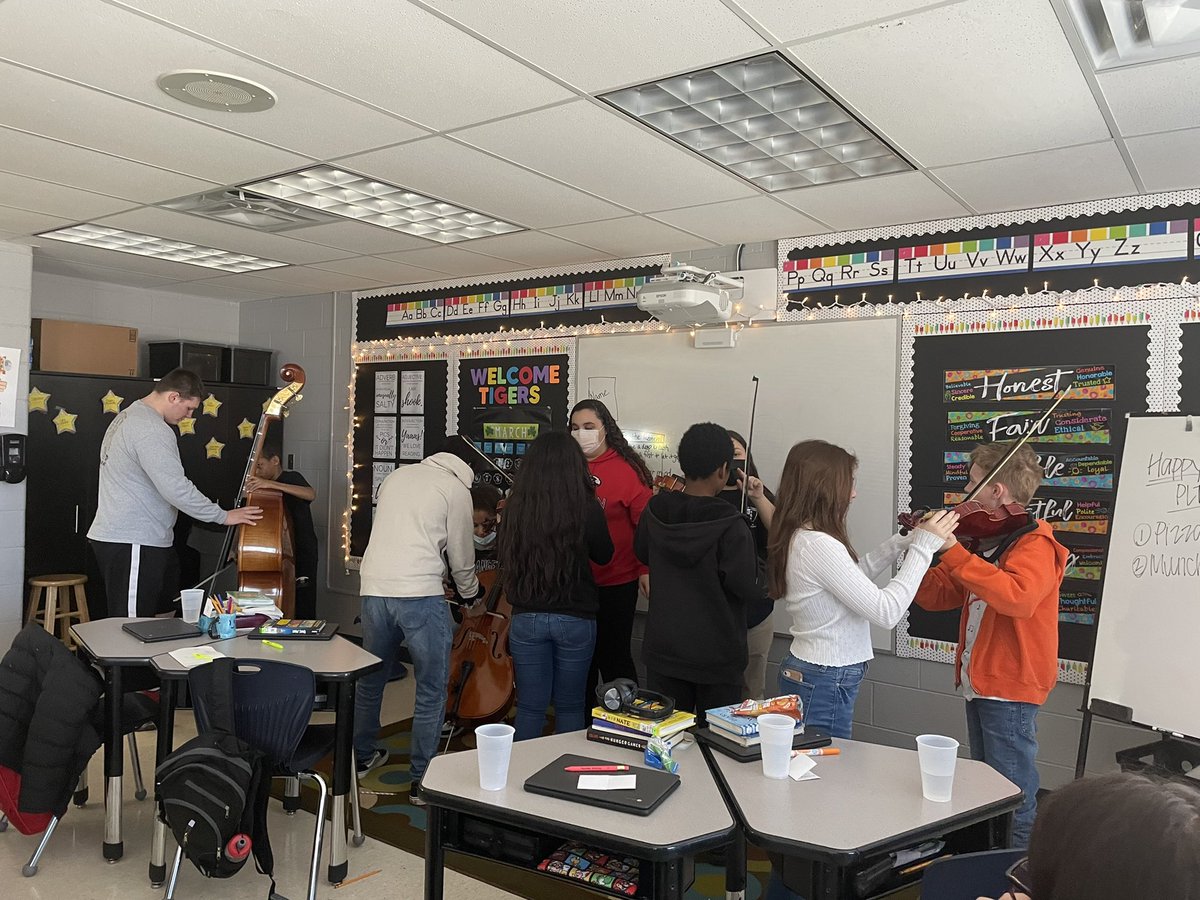 Excited to visit our 5th graders today to talk about our music programs at Nowlin! Lots of joy and music making happening! <a href="/ISDSchools/">Independence School District</a> <a href="/vanhornfalcons/">Chris Corrie</a> #isdstrong #musicrocks <a href="/NowlinMiddle/">Nowlin Middle School</a>